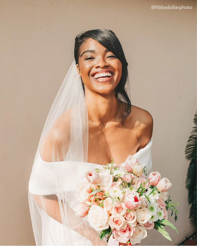 Mode wearing a white gown with flowers